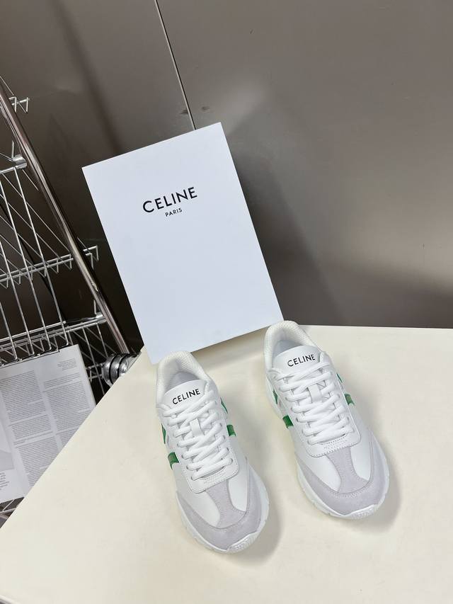 Celine 思琳 2024早春runner系列cr-02新款运动鞋 这一季运动小白鞋无论从楦型的轮廓隔板的拼接都让人耳目一新 前后品牌logo相呼应 大底边位