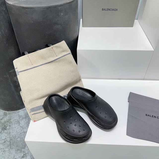 高品质出厂 巴黎世家balenciaga24春夏爆款女鞋拖鞋 原版购入开模出货 所有细节做工比对原鞋 Tpu一体成形软底 堪称目前市面上 最美拖鞋 该鞋款最大的