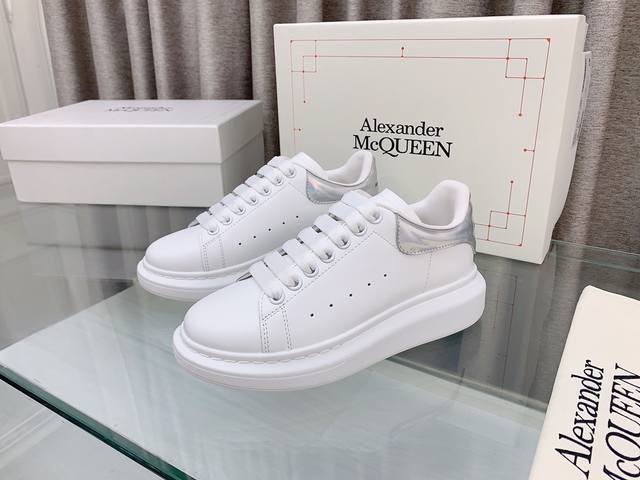 麦昆alexander Mcqueen 波浪纹尾 羊里女 男 牛里女 男p 为小白鞋疯狂打call 超过 种版面 做市场最顶级的质量 麦昆alexander M