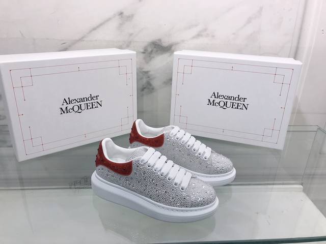 Alexander Mcqueen 麦昆 全钻 女码 羊里 牛里p 为小白鞋疯狂打call 超过 种版面 做市场最顶级的质量 麦昆alexander Mcque