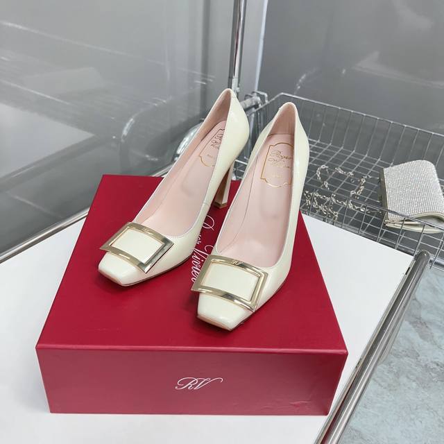 高品质出厂 Roger Vivier 经典方扣漆皮香蕉跟高跟单鞋 原版定制漆皮意大利真皮大底头层羊皮内里 鞋垫高档原包装 跟高:10Cm 码数:34-41码 3