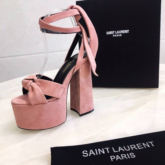 Saint Laurent 圣罗兰 Ysl专柜主打款防水台恨太高绑带凉鞋 高端定制顶级品质 延续家族经典鞋面蝴蝶结设计 简约大气 防水台超高大粗跟让mm轻松驾驭