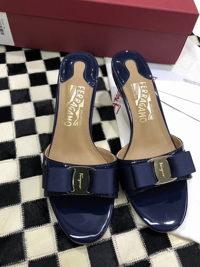 冲量价 Sf Salvatore Ferragamo 菲拉格慕细跟经典款拖鞋高跟凉拖f家永不过时的百搭经典款春夏仙女必备 面料：牛漆皮 混种羊皮内里 大底：真皮