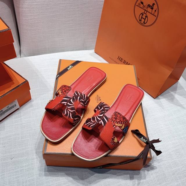 花布全新改版 Hermès 包装升级，版型做工材料升级。 Hermes市场最高版本纯手工鞋 顶级产品爱马仕拖鞋 经典之最，真正的手工鞋，连针线走线数量都和原版一