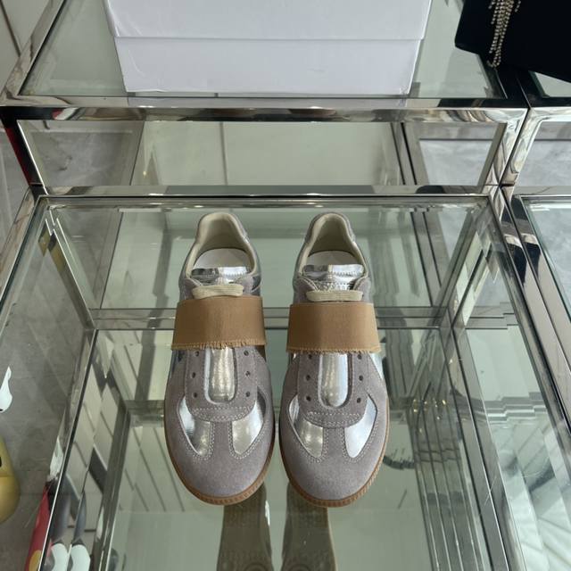 Maison Margiela Mm6 2024新款 马吉拉情侣款松紧 德训鞋 马吉拉最最舒服的德训鞋子了 复古感满满 随便穿搭就可以很高级 鞋子很轻便 穿起来