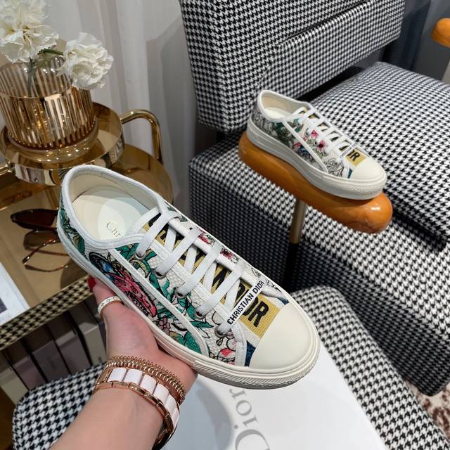 Dior 2023’Ss Sneakers 迪奥 意大利经典工艺网红媲美帆布鞋 大底：原版原模橡胶鞋底 面料：进口斜纹帆布 内里：顶级羊皮 垫脚：丝绸牛皮 码数