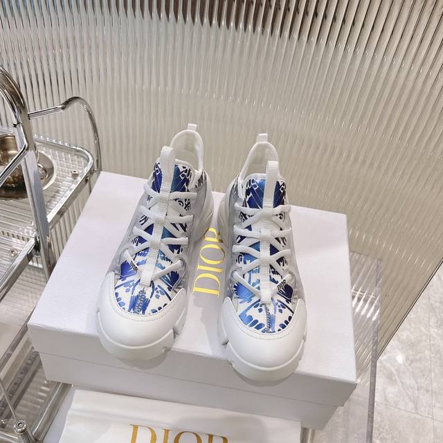 Christian Dior 迪奥运动老爹鞋 高版本 众多明星、网红示范的超级百搭款，舞蹈鞋款式搭配品牌logo织带彰显大气简约感。原板开模打造，各方面细节欢迎