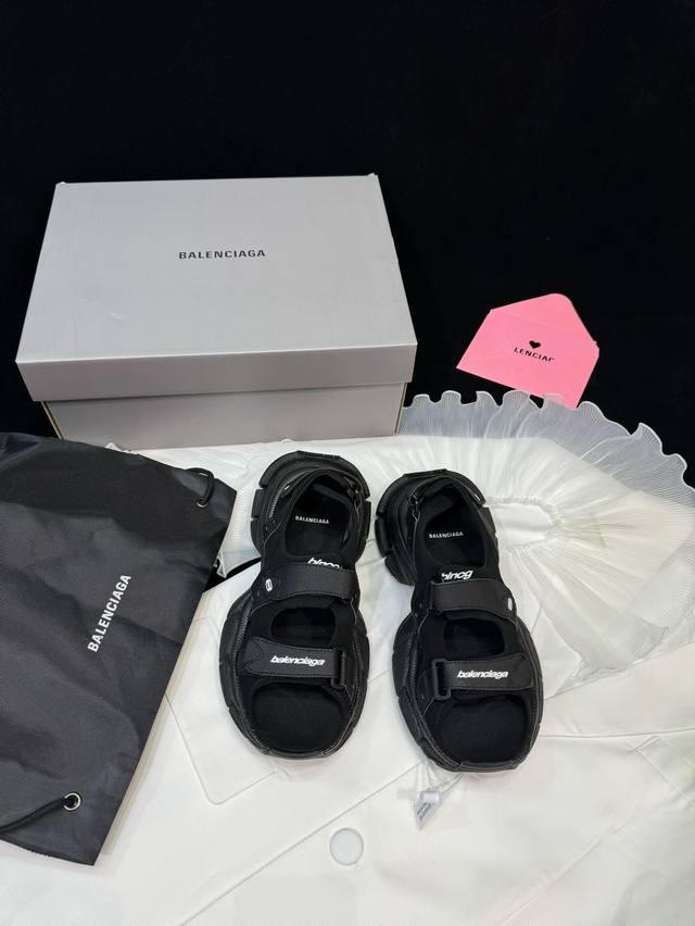 Balenciaga 3Xl Sneakers 巴黎世家十代网布双扣魔术贴走秀复古凉鞋 磨损效果 鞋头边缘和后帮 Balenciaga 徽标 鞋面和后跟凸印尺码