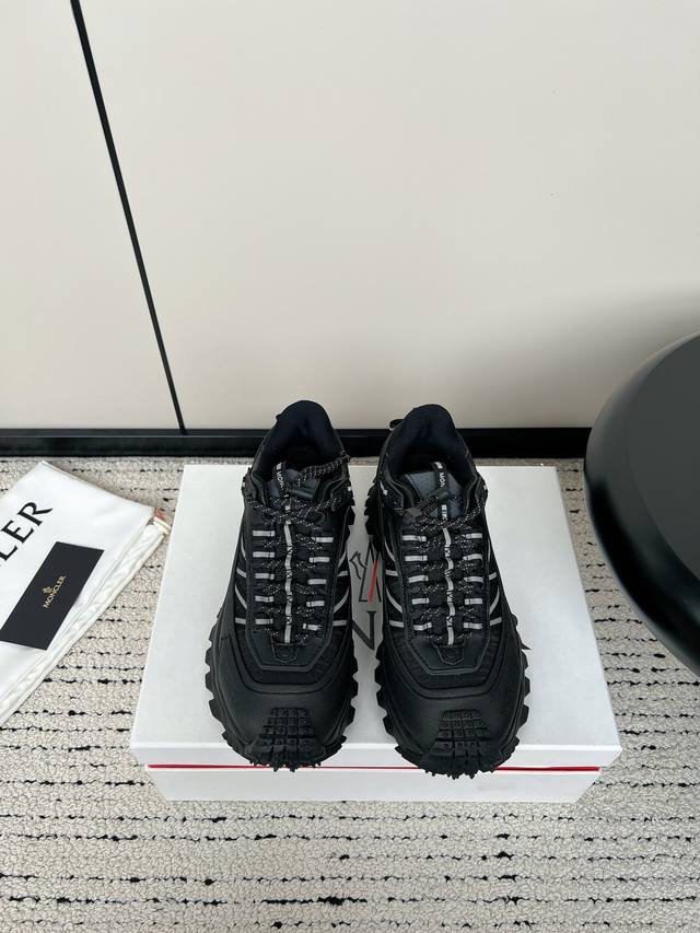 情侣款 Moncler 盟可睐 Trailgrip Gtx 减震抗撕裂户外运动鞋 Moncler能够将高端设计元素与全面实用性无缝融合，推出这款采用超级耐用的部