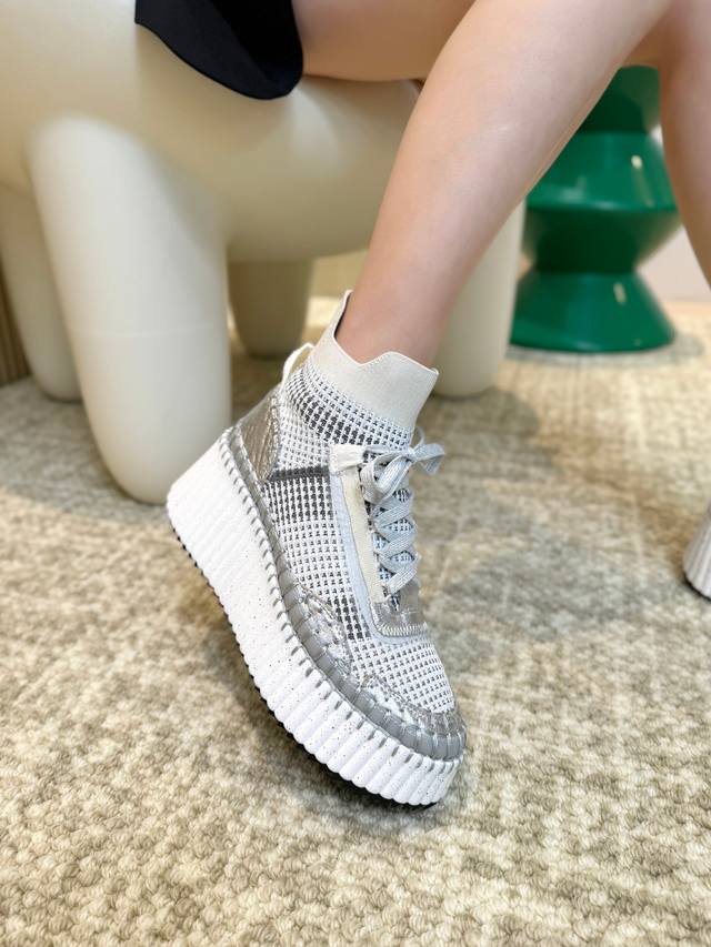 Chloe 克洛伊 24春夏最新高帮,Nama Sneaker彩虹系列运动鞋、容祖儿和孙怡宋茜明星同款、原材料是可再生物料制作、全手工缝马克线、肉眼可见皆是手工