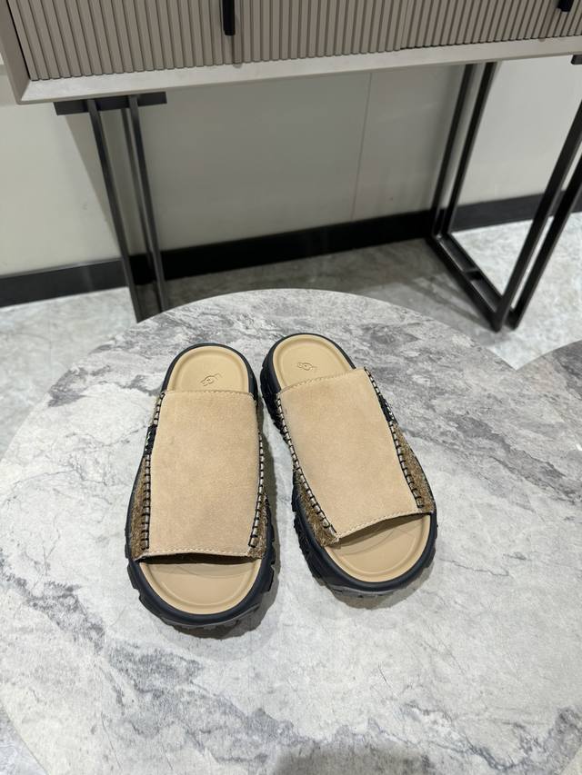 Ugg 轮胎底 24春夏爆款强势出击 采用高丝光磨砂面料 马克线拼色logo搭配 尽显时尚大气 大底：超轻发泡轮胎底 码数：35 41