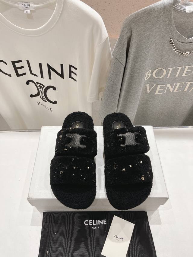 市场高版本 Celine 塞琳 2024新款羊毛拖鞋 这一季的赛琳又让我重新爱了它一次 这季节美鞋太多这款毛拖真的是让我无法自拔真太可爱了 毛茸茸的羊毛是选用