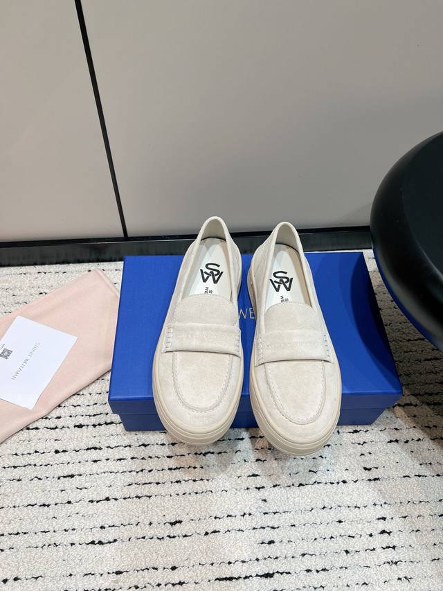 Sw Maverick Soho Loafer 早秋新款厚底学院风乐福鞋 这款乐福鞋设计穿脱舒适，可轻松打造日常造型，是潮流女性的时尚单品 从宽松的西装外套和直