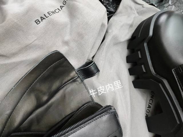 Balenciaga 巴黎世家bulldozer Boots推土机系列 巴黎世家的设计风格一直以来都是风格明显.暗黑.机车.夸张不走寻常路的 推土机系列兼顾了凹