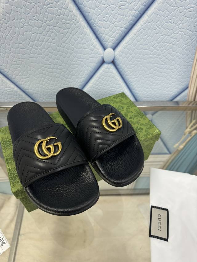 原单品质gucci Summer最新限量厚底拖鞋 顶级品质发售 购入正品开发 原版特殊印刷工艺印花 内里羊皮 配合意大利私模大底 整双鞋子行云流水 技术过硬 材