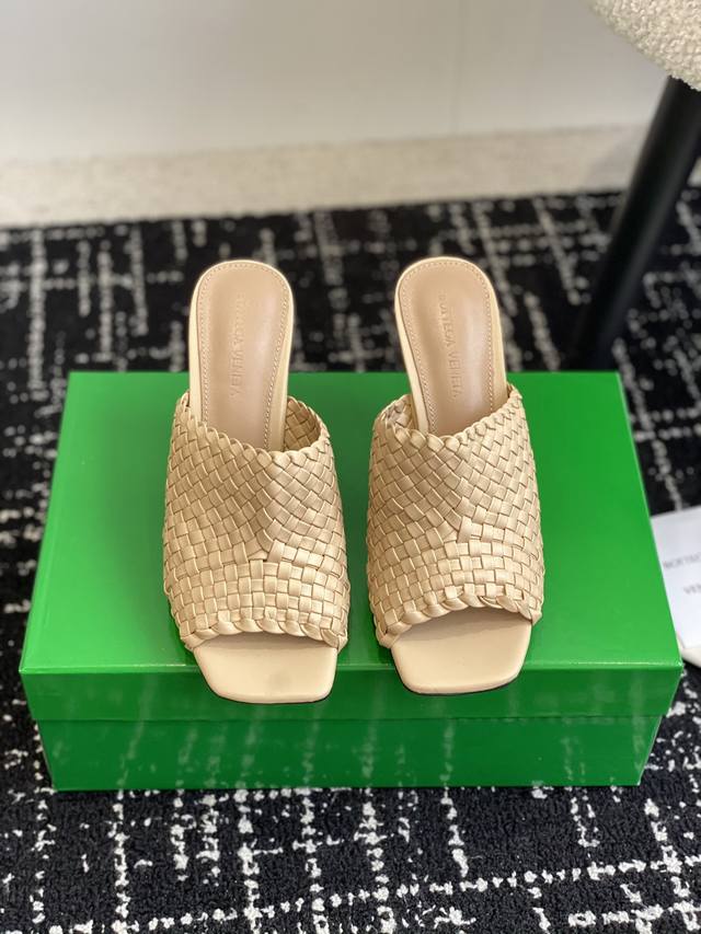 代购级 Bottega Veneta 24Ss 夏季新款手工编织 Bv Knot系列金属跟拖鞋高跟单品 这款方头拖鞋简直bv最新天花板啦 金属麻花跟 为了稳固耐