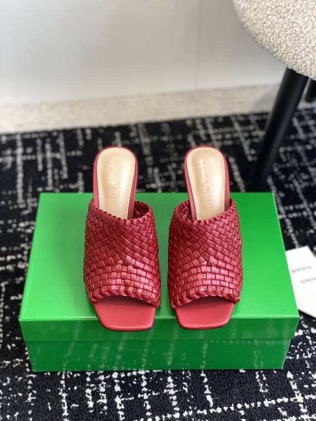 代购级 Bottega Veneta 24Ss 夏季新款手工编织 Bv Knot系列金属跟拖鞋高跟单品 这款方头拖鞋简直bv最新天花板啦 金属麻花跟 为了稳固耐