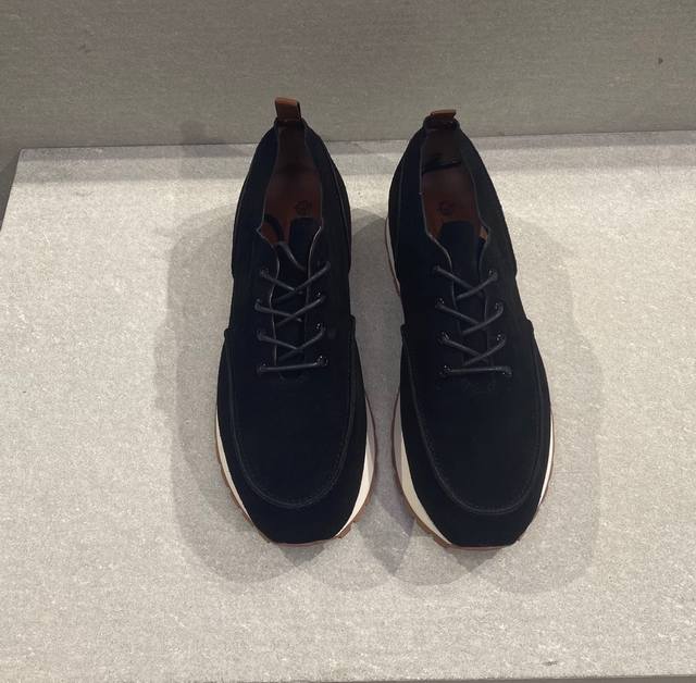 品牌：Loro Piana 偌悠翩雅顶级正品级 标准码：男码38-45 等级：官网同款 原单品质 常年供货 材料：原版小牛皮水染牛皮内里制成 原版超强大底 款式