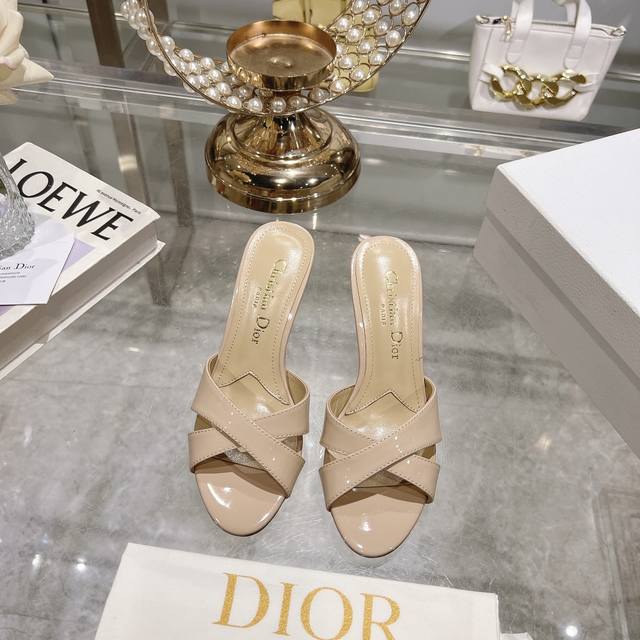 出厂拖鞋 烫钻 顶级版 迪奥 Dior 2024 春夏新款交叉烫钻女鞋 圆头玛丽珍跟鞋 市面顶级版本 材质:漆皮 真丝烫澳洲a级水钻+水染羊皮内里+意大利真皮大