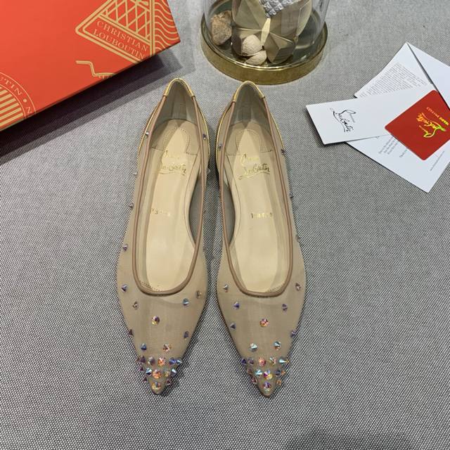 Cl红底鞋最高版本出厂 Christian Louboutin经典款红底高跟尖头网纱铆钉单鞋 材质 原版高密度网布 全手工烫钻 进口捷克钻 跟独家开模材料是合金