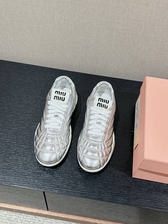 顶级品质 Miumiu Ss24 New Arrival～ 缪缪2024早秋新品｜休闲运动鞋 小牛皮材质超软糯，舒适好穿脚感满分 鞋型秀气精致非常修脚很chil