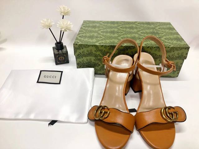 Gucci 古驰 夏季新款 双g扣粗跟凉鞋 跟高：5Cm、7Cm 码数：34-42