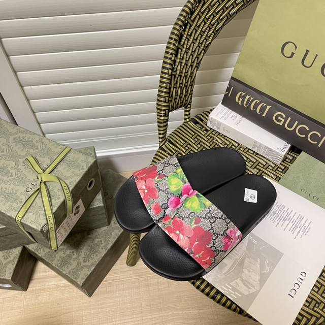 Gucci 古驰夏季限定 沙滩拖鞋 平底拖鞋 情侣款 码数：35-45