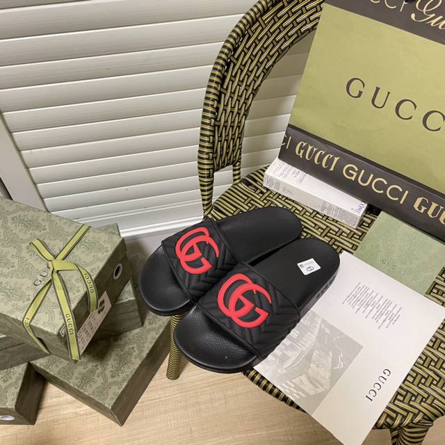 Gucci 古驰夏季限定 沙滩拖鞋 平底拖鞋 情侣款 码数：35-45