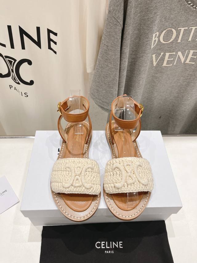 高版本出厂 Celine*塞琳2024Ss思琳初夏新款凯旋门logo凉鞋 高级感十足 网红ins种草神器、非常复古风、气场十足单品、设计风格非常新颖、高档且非常