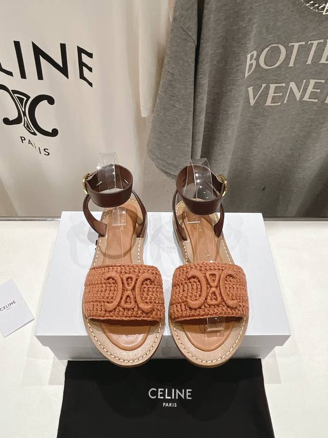 高版本出厂 Celine*塞琳2024Ss思琳初夏新款凯旋门logo凉鞋 高级感十足 网红ins种草神器、非常复古风、气场十足单品、设计风格非常新颖、高档且非常