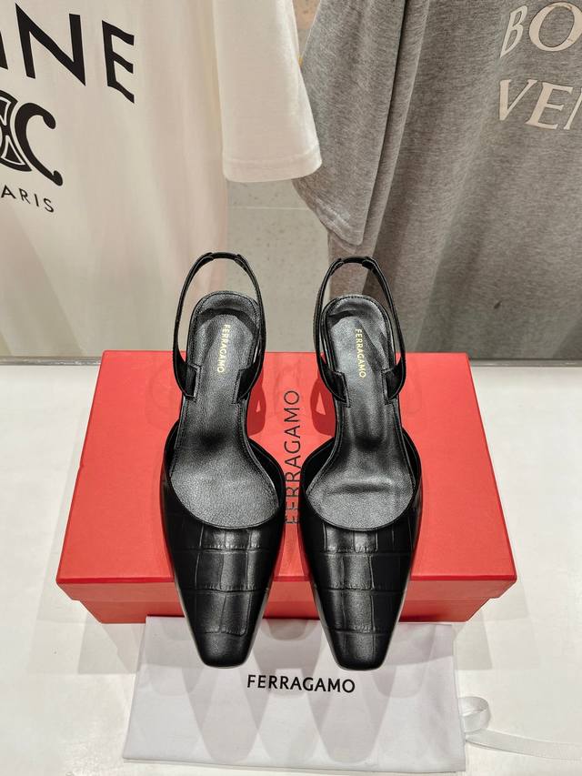 高版本出厂 Ferragamo 菲拉格慕 24Ss春夏新款高跟凉鞋 Fam今期高频曝光的高跟拖鞋！人对fam刮目相看加上各路明星博主着用，舒适百搭的同时也具备出