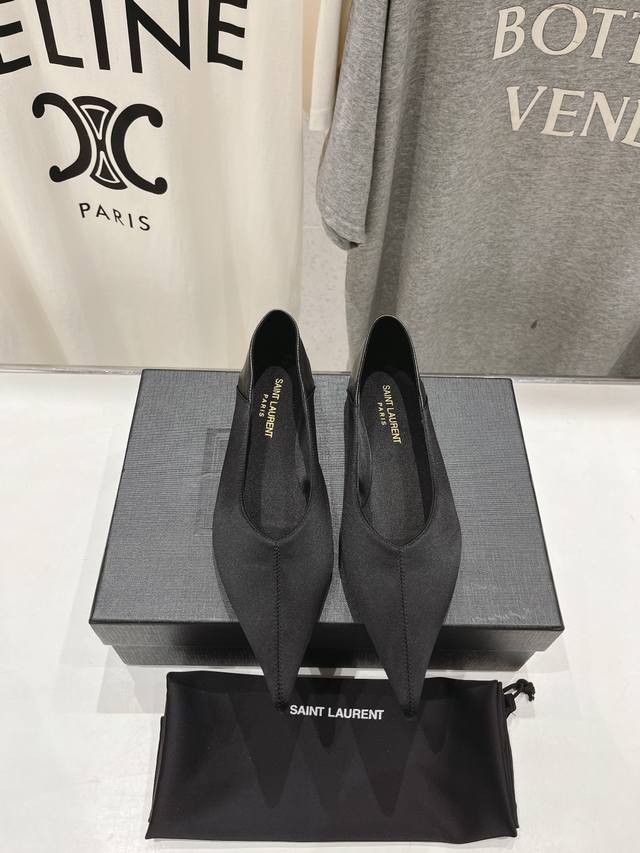 高版本出厂 Saint Lauren*～圣罗兰ysl 24Ss全新走秀款尖头平底单鞋穆勒鞋 全新鞋型 唯有ysl最懂女人心，不接受反驳，超级无敌女人味神器，女人