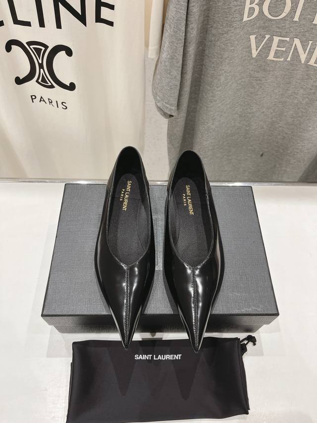 高版本出厂 Saint Lauren*～圣罗兰ysl 24Ss全新走秀款尖头平底单鞋穆勒鞋 全新鞋型 唯有ysl最懂女人心，不接受反驳，超级无敌女人味神器，女人