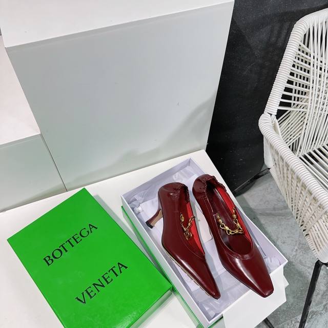 高品质出厂 ！顶级品质bottega Veneta 春夏新款bv Sharp Chain Pump 链条高跟单鞋系列单品 牛油皮 全真皮 定制链条五金 高版本