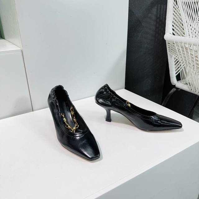 高品质出厂 ！顶级品质bottega Veneta 春夏新款bv Sharp Chain Pump 链条高跟单鞋系列单品 牛油皮 全真皮 定制链条五金 高版本