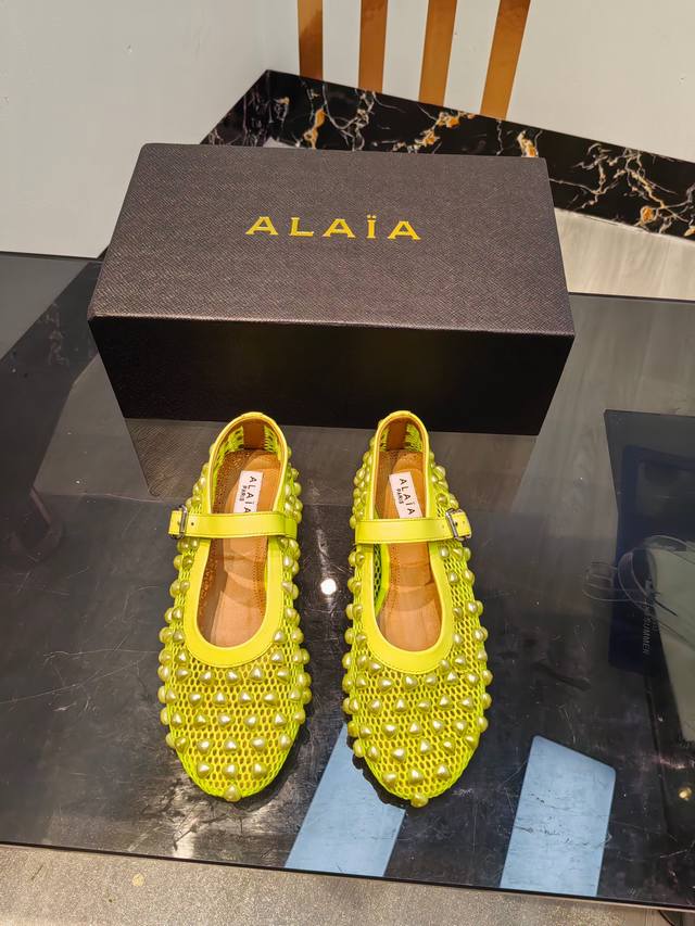 工厂出 Alaia 阿莱娅 别致的心形设计 足上的性感之姿 Alaia太懂女人了 取悦自己才是生活的王道 Love系列上新 材质：原版定制网布+开模饰扣 跟高：