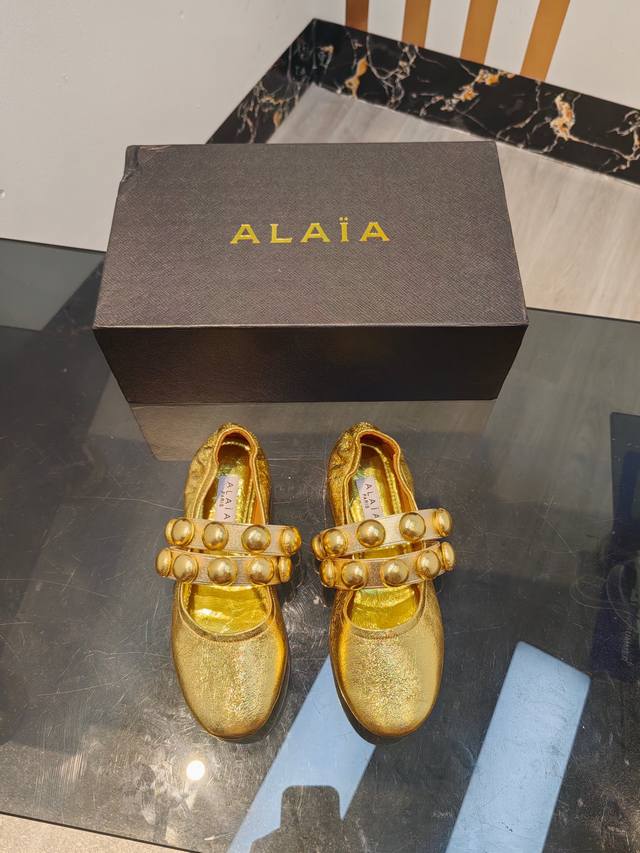 工厂出 Alaia 阿莱娅2024最新芭蕾舞鞋，别致的心形设计 足上的性感之姿 Alaia太懂女人了 取悦自己才是生活的王道 Love系列上新 材质：进口羊皮