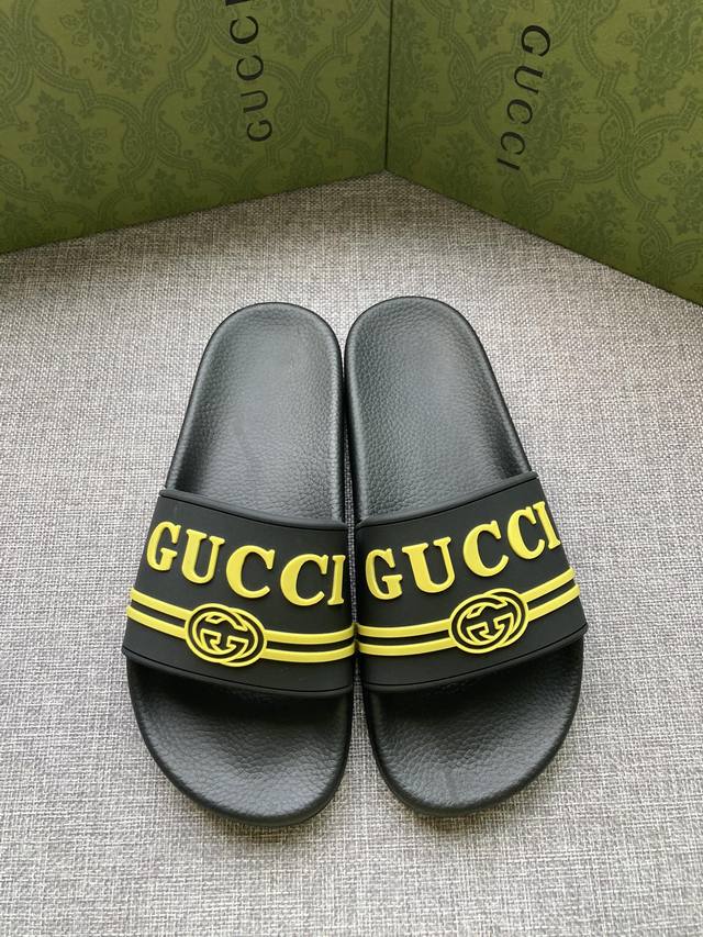 长期现货 出厂价 。情侣款 升级版gucci 古奇』拖鞋 万众瞩目的一款 美到即可融化你们的心毫无悬念的网红单品 每款时装周街拍出镜率都超高！简直就是鬼斧神工的