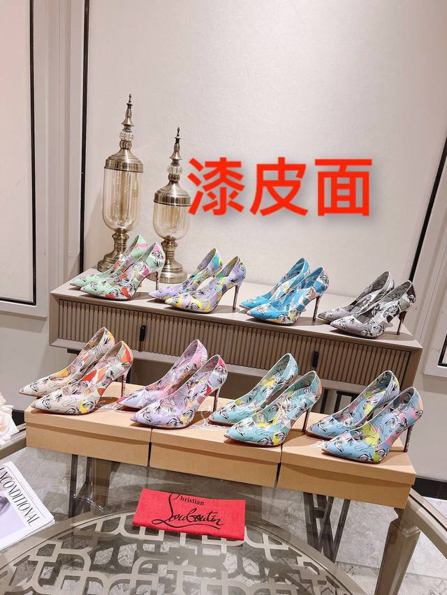 Christian Louboutin Cl 2024印花款高贵奢华 真真正正的高级专业的定制，真材实料 秒杀市场那些 更是为了达到原版一样 所有都由版师全鞋订