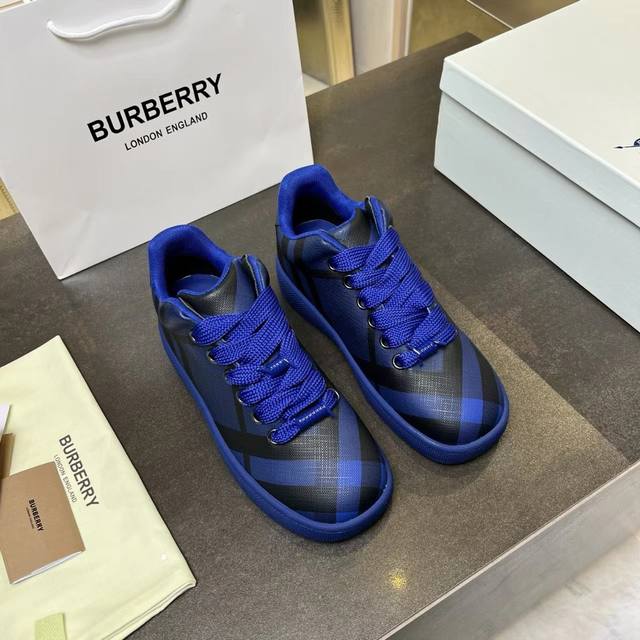 出厂价 男10Burberry最新box运动鞋出货了，情侣款,简约又超好看的 Box 运动鞋，11色合集 意大利精制运动鞋，原板飞织面料打造。点缀马术骑士徽标