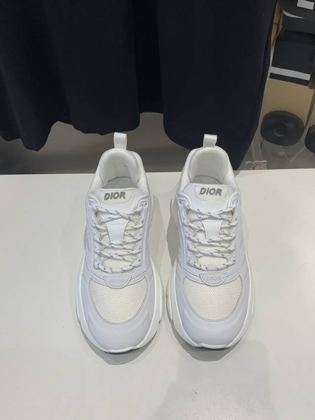 出厂价 Dior迪奥 B32全新shoes 来袭 真的太好看啦！做工精细网面空压 透气美美哒。独家开模。原版。无可挑剔 原版开模大底tpu组合。 官网6色齐全。