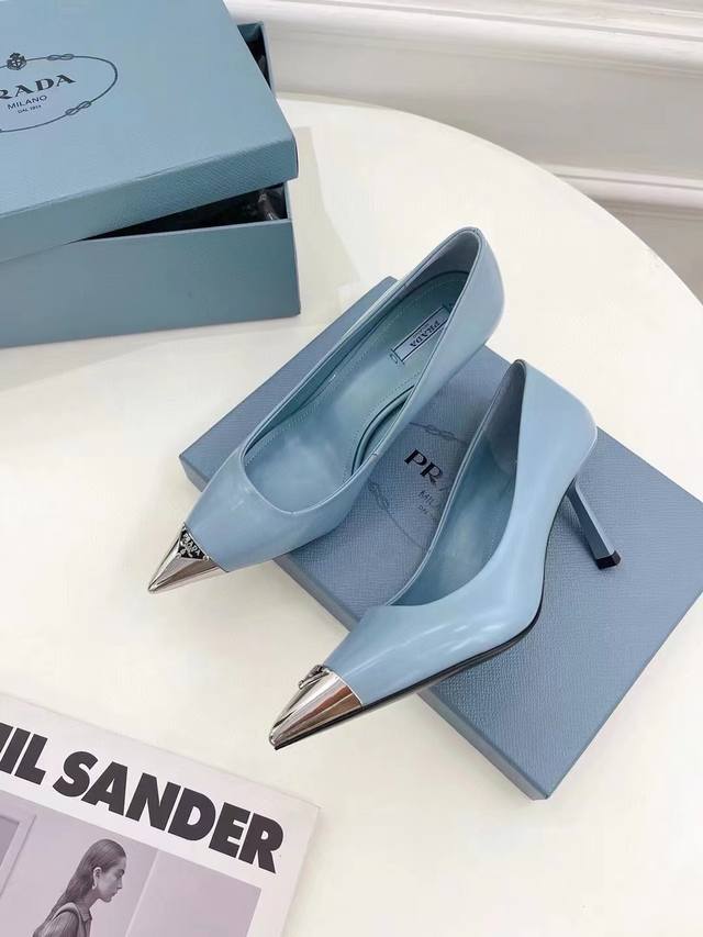 Pradr 普拉达 上新出厂价 进口真皮底 仿真皮底 Prad* Raf Simons X 2022 Aw 早春最新t台走秀铁头系列款 鞋面：进口开边珠牛皮 内