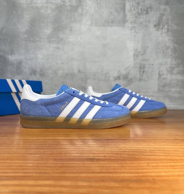 Adidas Originals Gazelle Og时尚复古休闲板鞋！！ 从鞋头设计到鞋身廓形，无处不经典，德训鞋真的是个神的存在，除了延续熟悉的低调外观以及