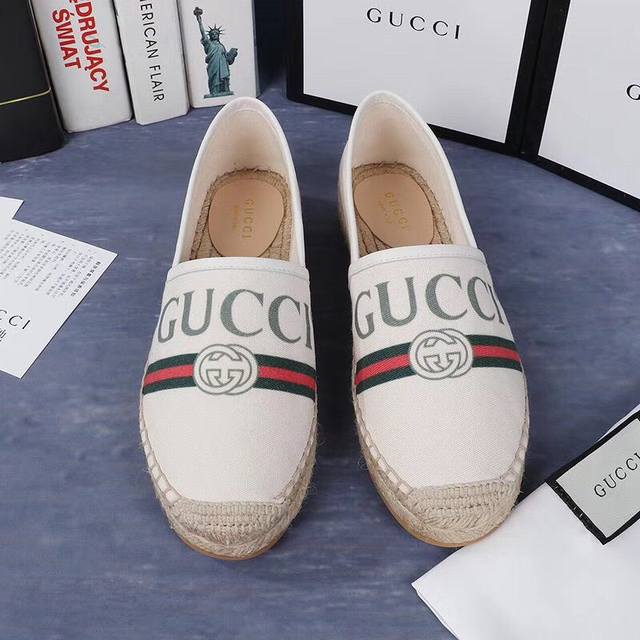 Gucci 官网1:1同步上市，顶级代购，Gucci 渔夫鞋品质做工都是极好品，鞋面日本进口tt公司纺织棉麻布印花，内里进口全羊皮鞋口真皮包边舒适透气、霸气十足