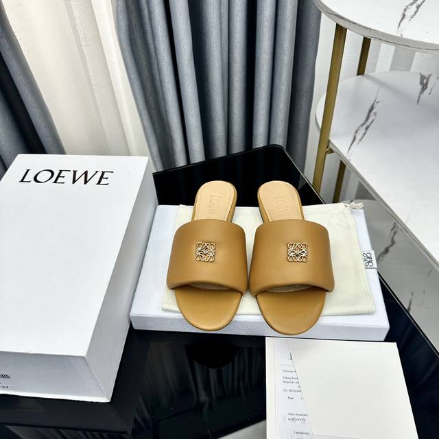 罗意威loewe 配合整体原版楦型，时尚而个性好穿 颜色超赞 面料：超软水染羊皮 内里：水染羊皮 垫脚：水染牛皮 大底：原版真皮大底 跟: 黑烤漆 包装：原版全