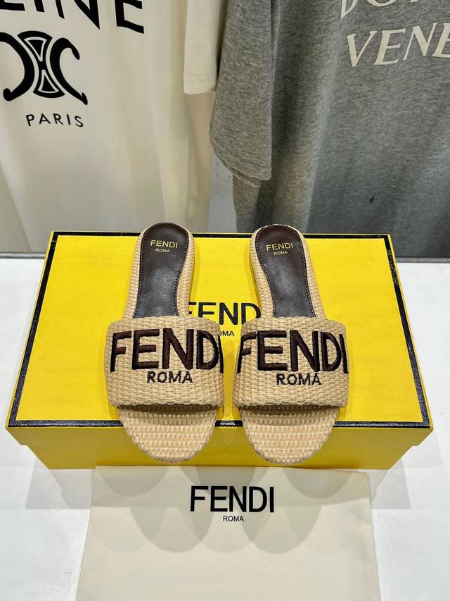 高版本出厂 Fendi*芬迪24Ss新款 Ff编织面平底休闲拖鞋凉鞋 Zp购入对比定制，经典编织面设计，搭配ff Baguette装饰性搭扣，绚丽多姿的色彩，以