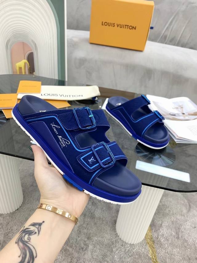 升级板，关网1:1开模，情侣款louis Vuitton 路易 威登 春夏款作为时尚界的活跃一族 Lv以大胆创新为本色 为中国时尚潮男打造出这款休闲商务风格面料