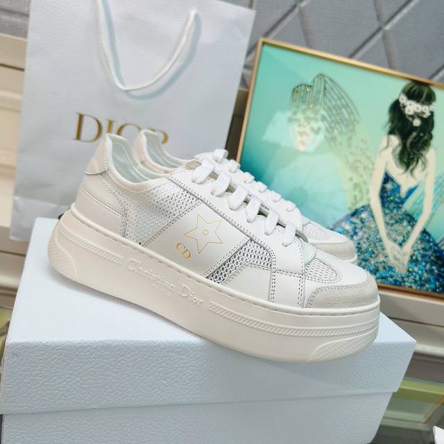 顶级品质 比厂家价 Dior 24Fw New Arrival～ D家。2024春夏新款休闲运动鞋 Dior 迪奥这款厚底运动鞋 真的是太爱了～ 上脚秒变长腿的