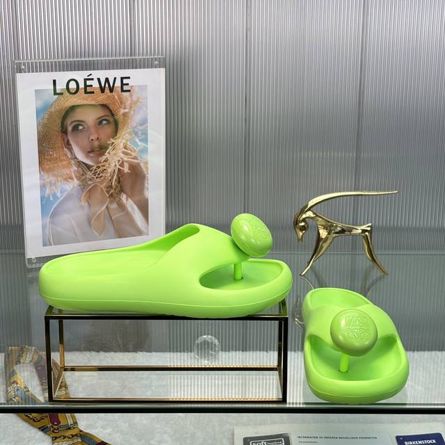 罗意威 Loewe 24S春夏新款 Ease 泡泡夹脚 沙滩鞋 凉拖鞋 原版购入开发做货 乳胶材质 舒适度极高，非常具有辨识度，美貌与实用并存舒适而不单调的拖鞋