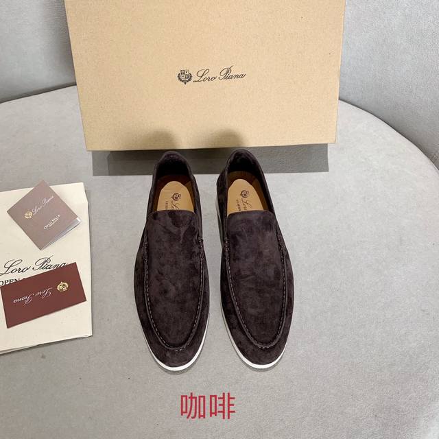 Loro Piana 男款。意大利顶级羊绒复古优雅低调奢华。时尚性与皮料实用性同样兼具依然全网最高品质。鞋面羊京丝质柔滑。羊皮里，耐磨高弹牛筋底。 码数：39-